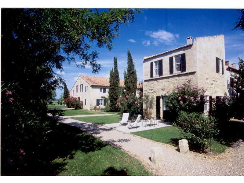 Le Mas De Peint - Hotel Et Restaurant Arles Exterior photo